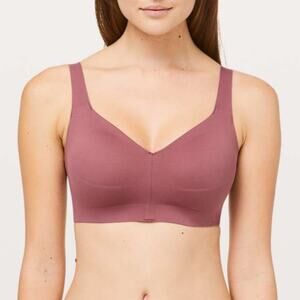 LULULEMON Like Nothing Bra Misty Merlot Size 32DD wireless, hook closure